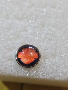 Harley-Davidson Black and Orange Shield Snap 18mm